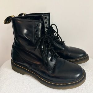 Dr Martens 1460 8-eye black women’s boots